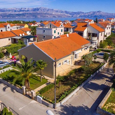 Apartments With A Parking Space Supetar, Brac - 16294 Exterior foto