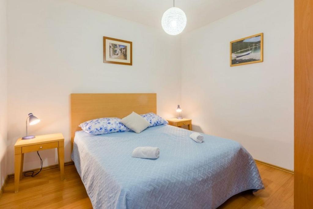Apartments With A Parking Space Supetar, Brac - 16294 Exterior foto